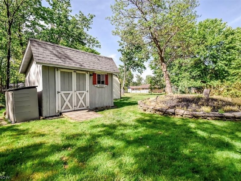 6680 Glenella Drive, Seven Hills, OH 44131 Photo 28