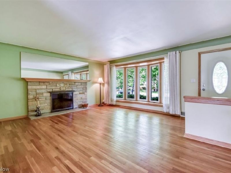 6680 Glenella Drive, Seven Hills, OH 44131 Photo 4