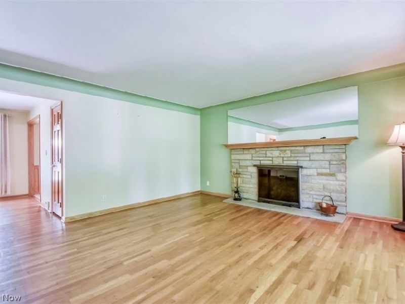 6680 Glenella Drive, Seven Hills, OH 44131 Photo 6