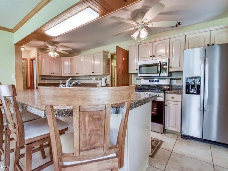 6680 Glenella Drive, Seven Hills, OH 44131 Photo 8