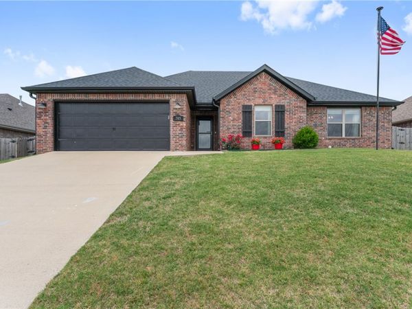 705 W Jillian Street , Siloam Springs, AR 72761
