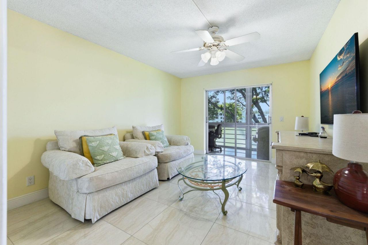 213 Wellington E, West Palm Beach, FL 33417 Photo