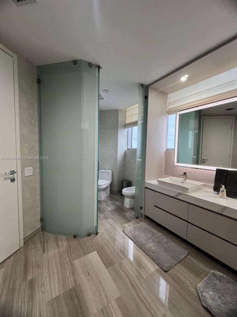 1300 E Brickell Bay Dr , Unit 3701, Miami, FL 33131 Photo