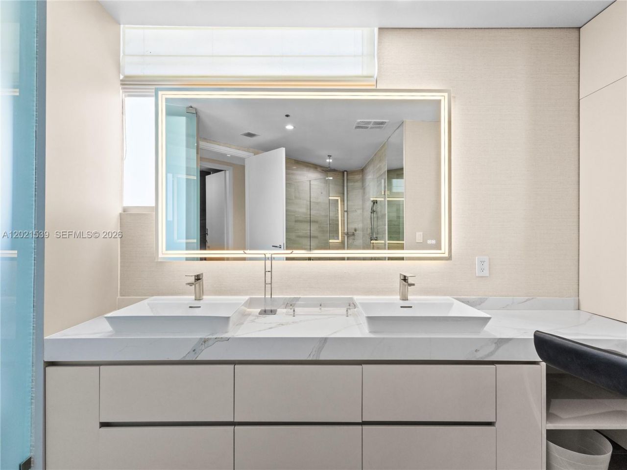 1300 E Brickell Bay Dr, Unit 3701, Miami, FL 33131 Photo