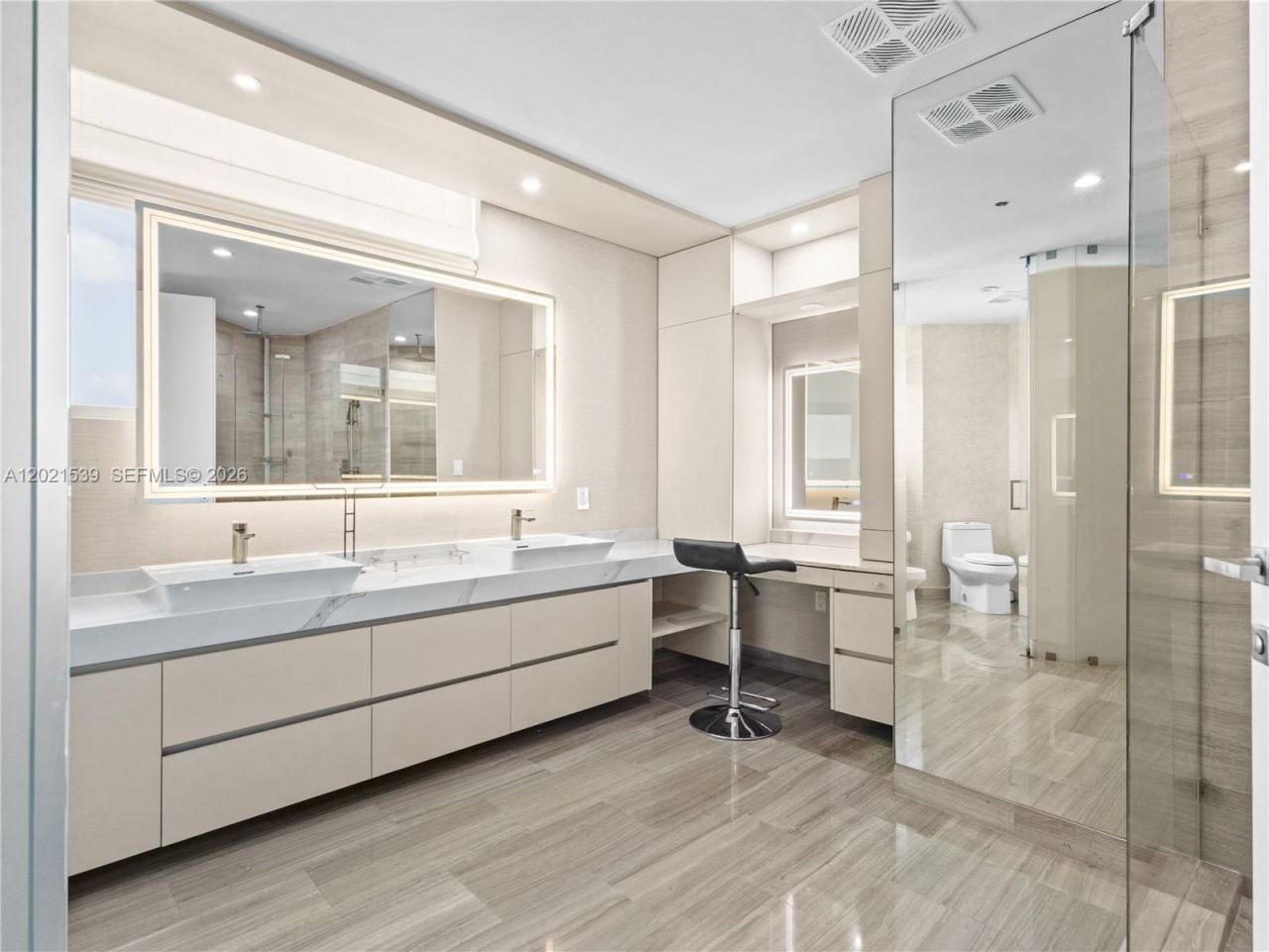 1300 E Brickell Bay Dr, Unit 3701, Miami, FL 33131 Photo