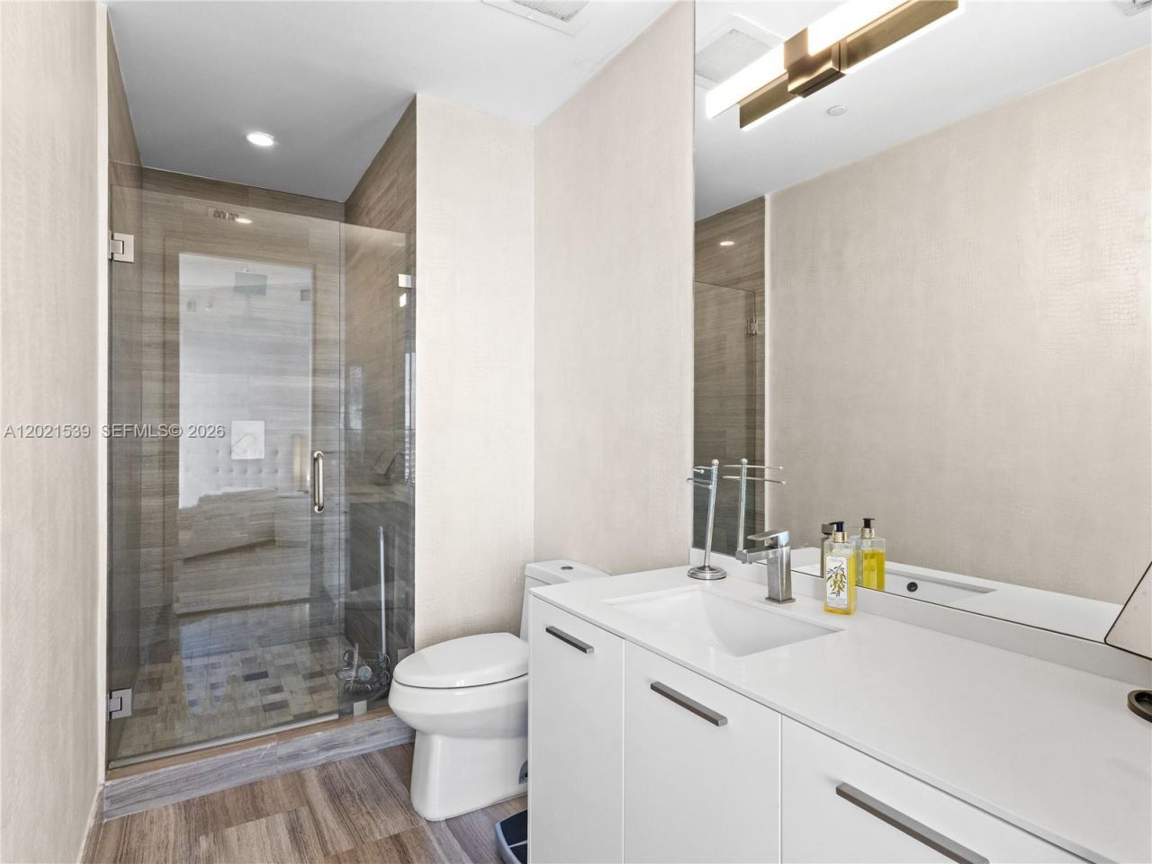 1300 E Brickell Bay Dr, Unit 3701, Miami, FL 33131 Photo