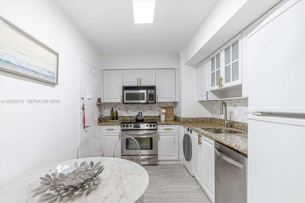 9195 NE Collins Ave , Unit 1104, Surfside, FL 33154 Photo