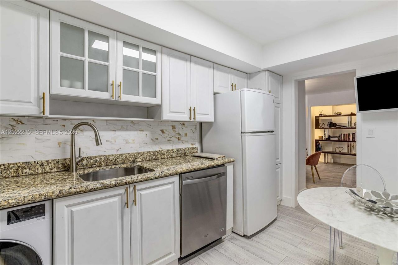 9195 NE Collins Ave , Unit 1104, Surfside, FL 33154 Photo