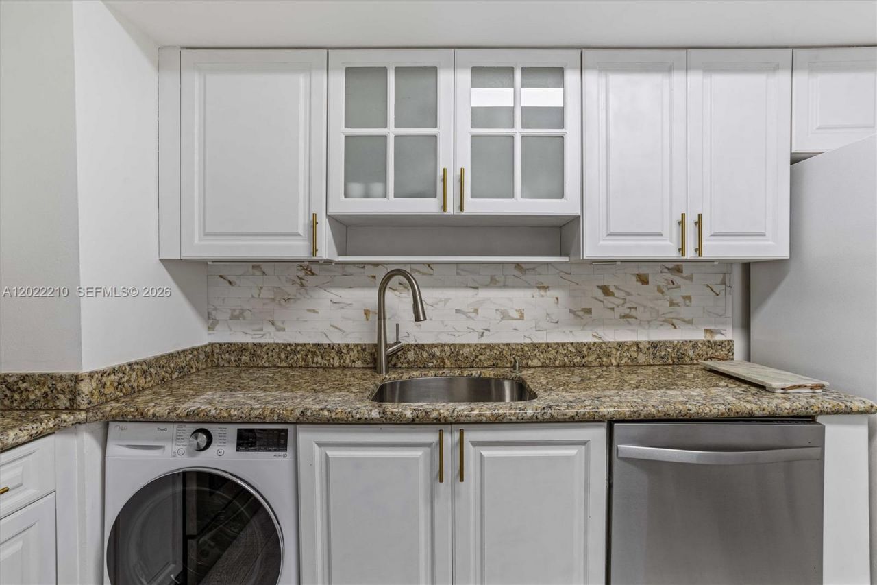 9195 NE Collins Ave , Unit 1104, Surfside, FL 33154 Photo