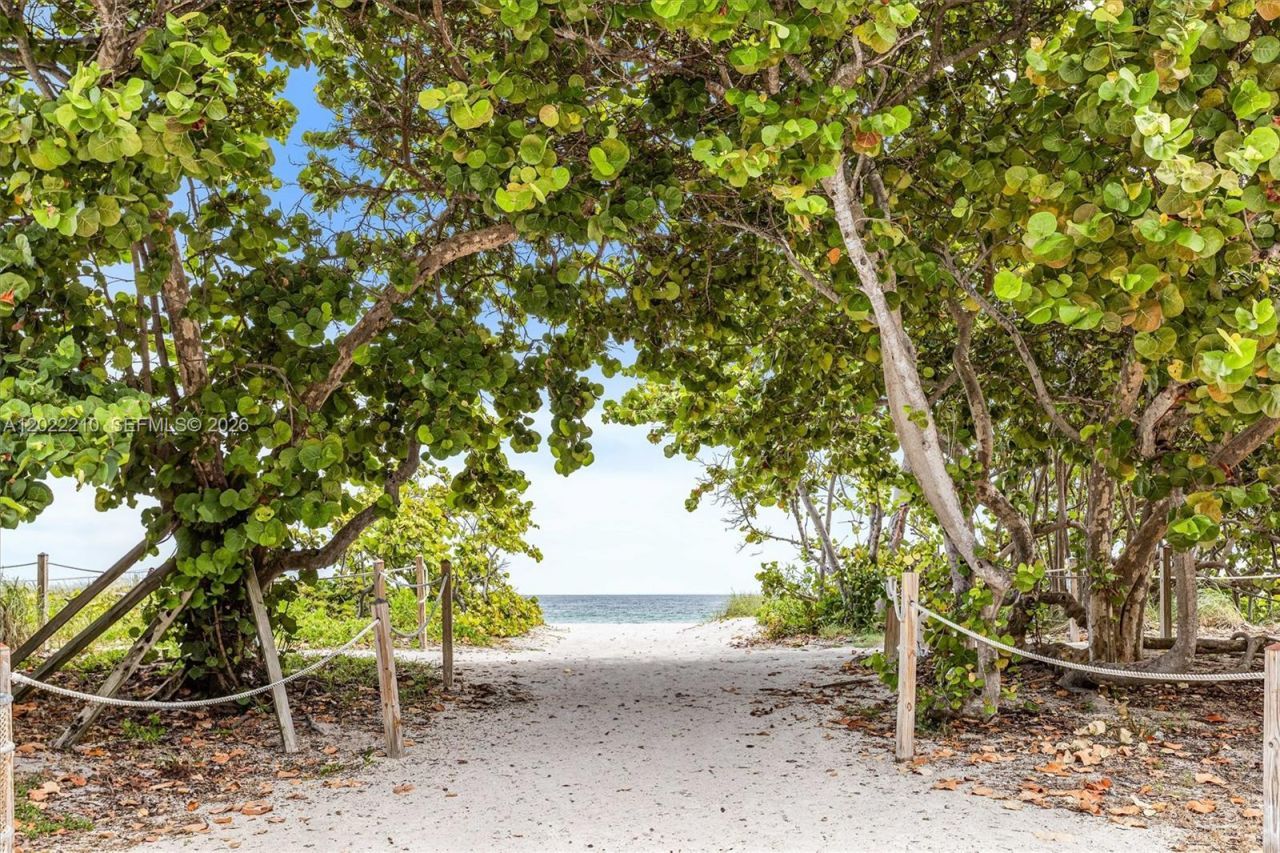 9195 NE Collins Ave , Unit 1104, Surfside, FL 33154 Photo