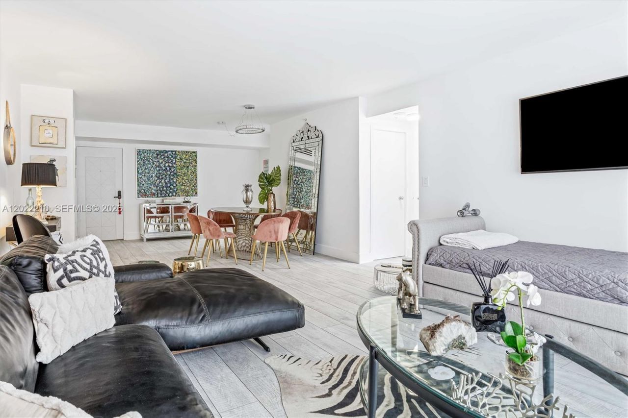 9195 NE Collins Ave , Unit 1104, Surfside, FL 33154 Photo