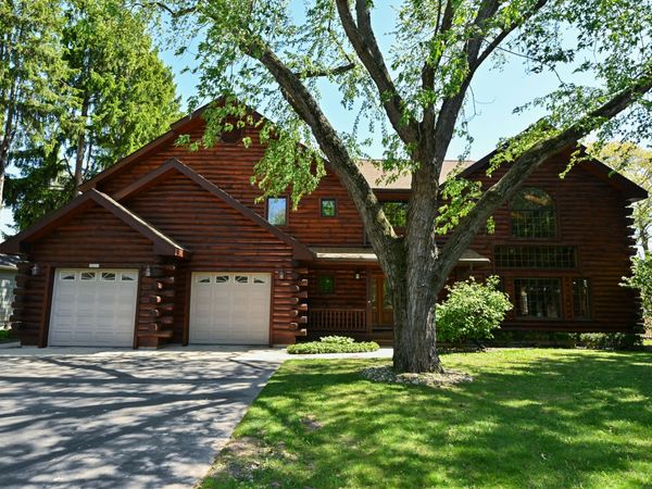 29221 Elm Island Dr, Waterford, WI 53185