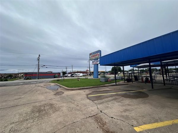 313 Castle Drive , Garland, TX 75040