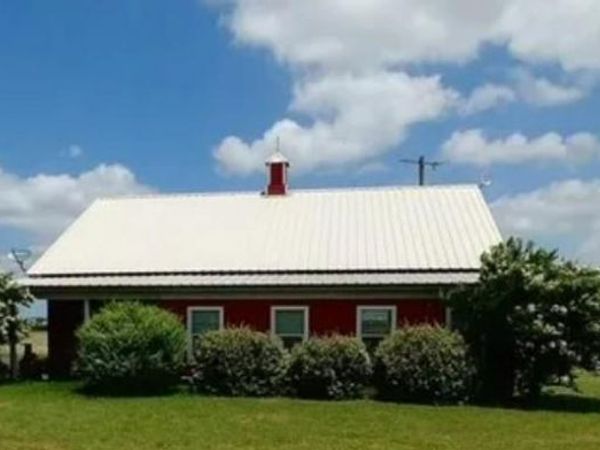 2670 Canaan Church Road , Crawford, TX 76638