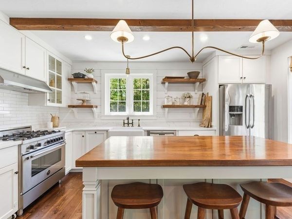 40 Kinsley Ln, Mendon, MA 01756
