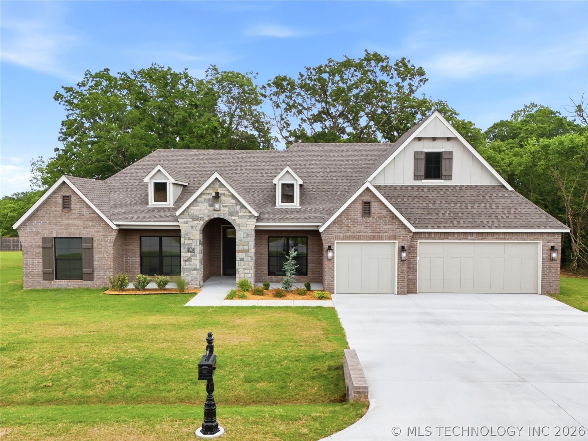 1305 Falls Drive, Sapulpa, OK 74066 Main Photo