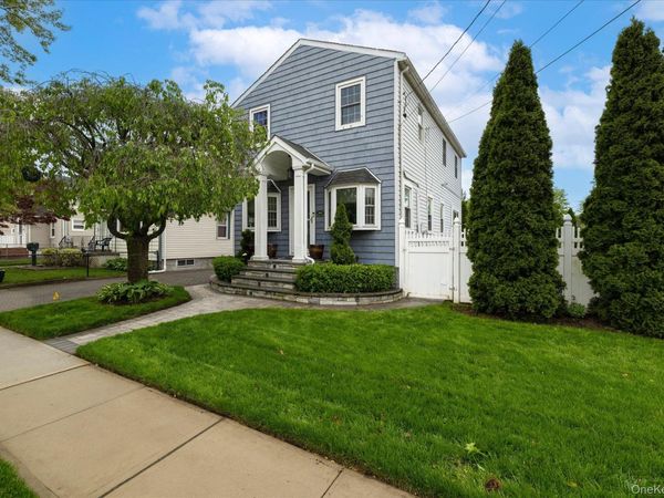 582 Washington Avenue , West Hempstead, NY 11552