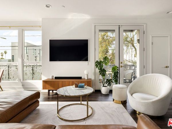 6074 W Studio Court, Los Angeles, CA 90038