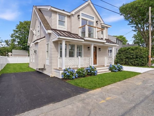 10 Vesper Ave, Falmouth, MA 02540