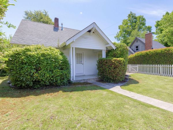 623 SE M Street, Grants Pass, OR 97526
