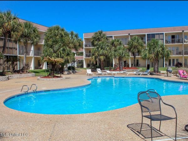 2046 Beach Boulevard, Biloxi, MS 39531
