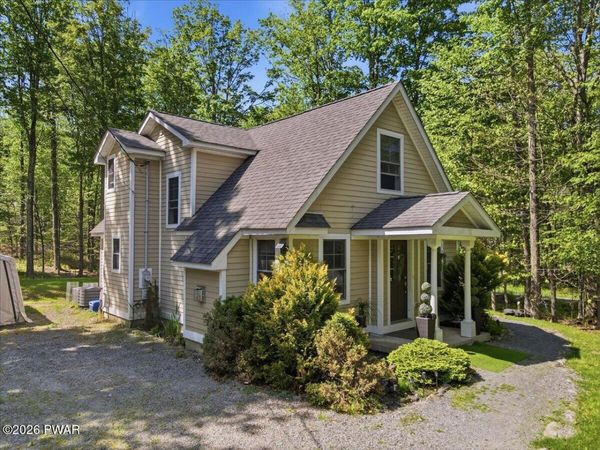 142 Wallenpaupack Drive, Greentown, PA 18426
