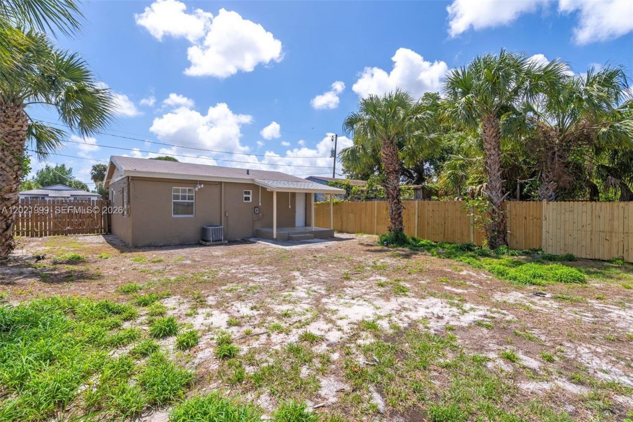 1660 W 26th St , Riviera Beach, FL 33404 Photo