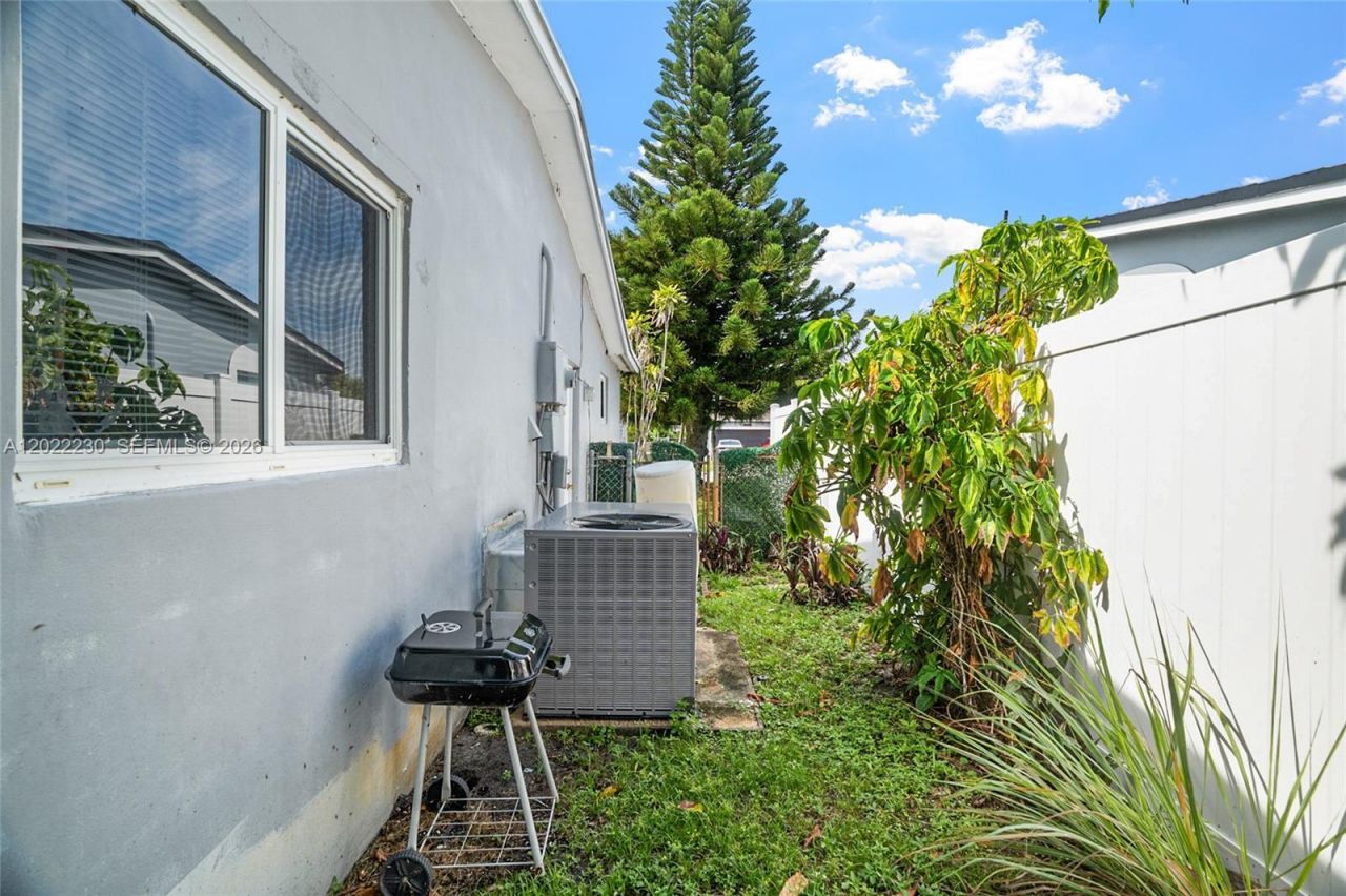 6667 NW 1st St , Margate, FL 33063 Photo