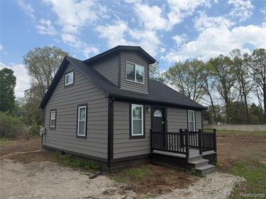 21112 Kinloch Street , Southfield, MI 48033
