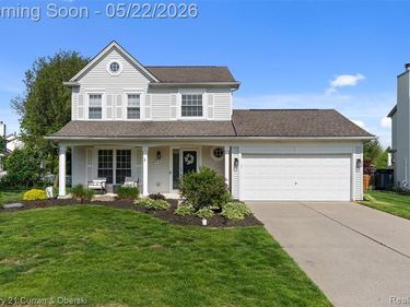 931 S Parkwood Drive, South Lyon, MI 48178