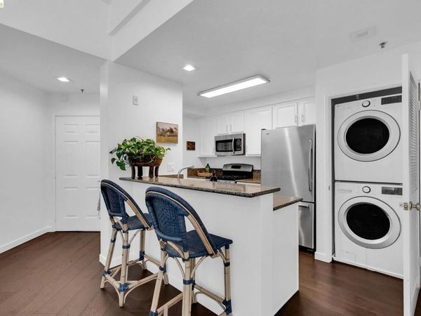 180 Caldecott Ln, Oakland, CA 94618