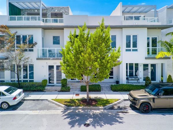 6400 NW 105th Pl , Doral, FL 33178