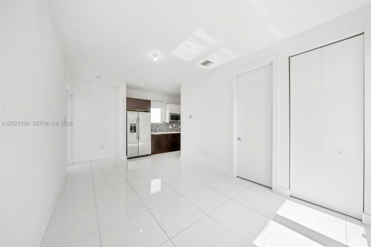 6400 NW 105th Pl , Doral, FL 33178 Photo