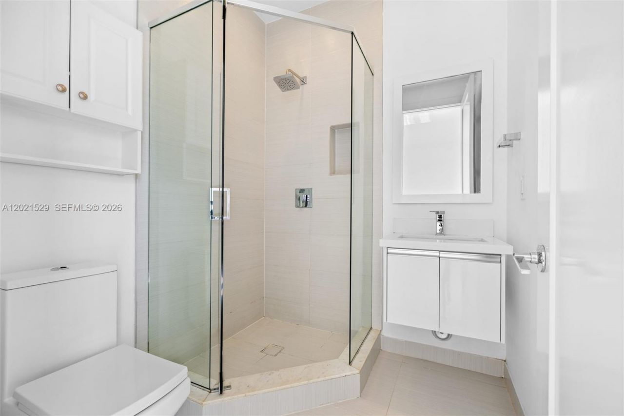 6400 NW 105th Pl , Doral, FL 33178 Photo
