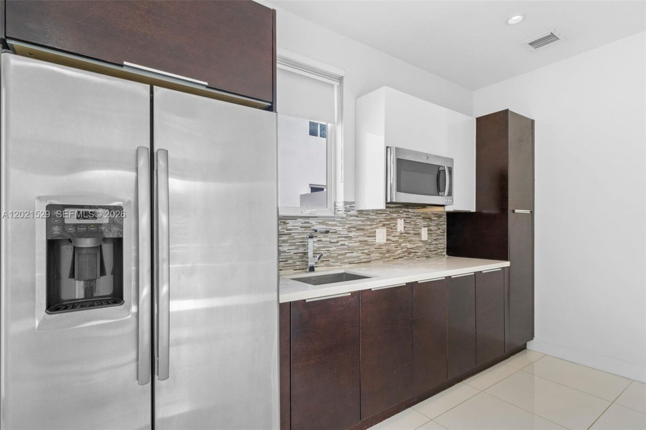6400 NW 105th Pl , Doral, FL 33178 Photo