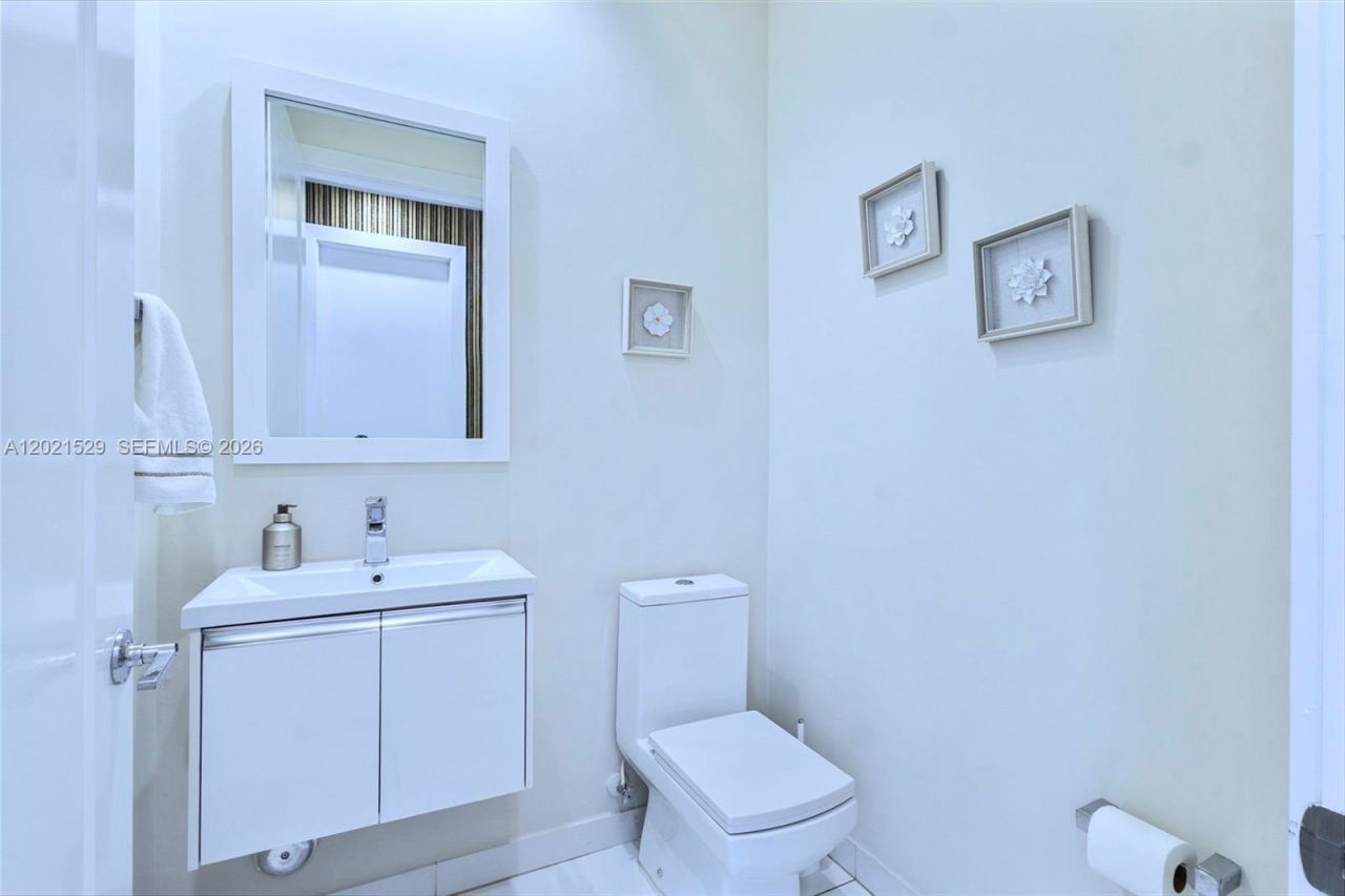 6400 NW 105th Pl , Doral, FL 33178 Photo
