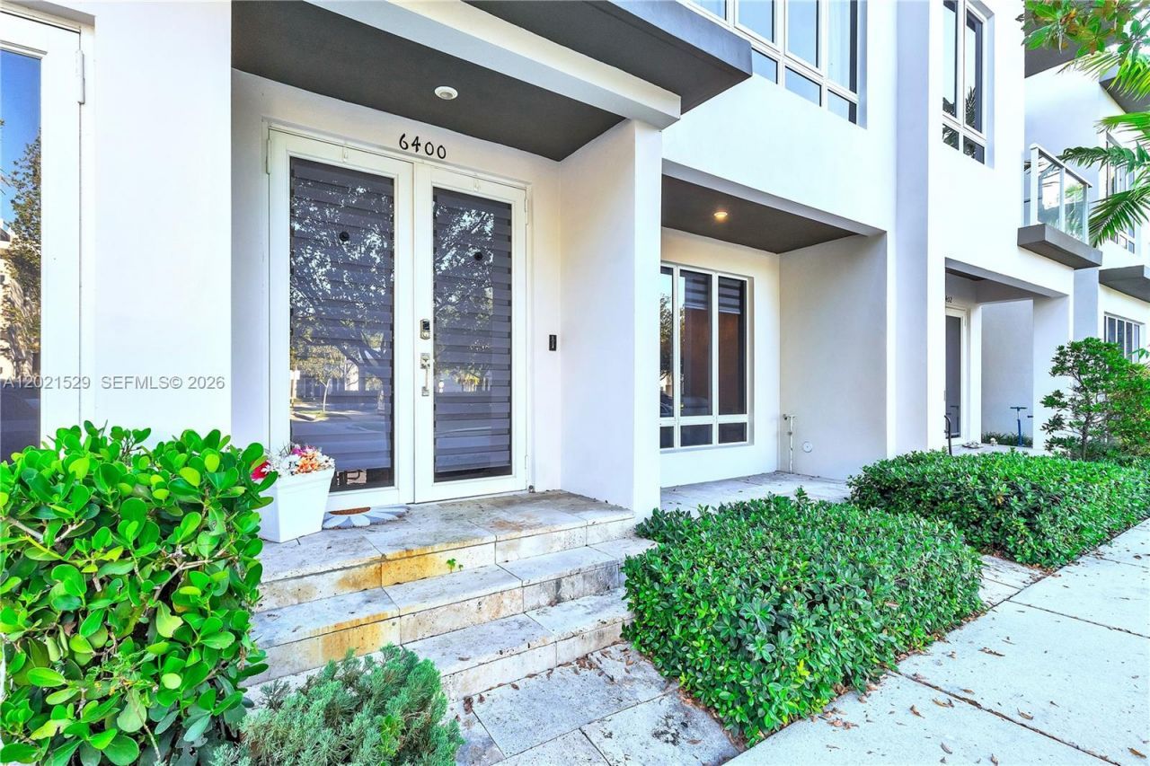 6400 NW 105th Pl , Doral, FL 33178 Photo