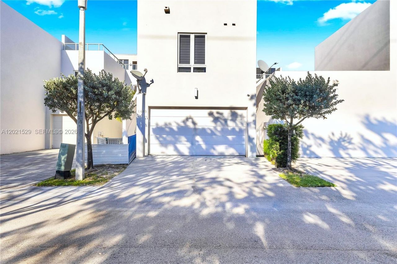 6400 NW 105th Pl , Doral, FL 33178 Photo