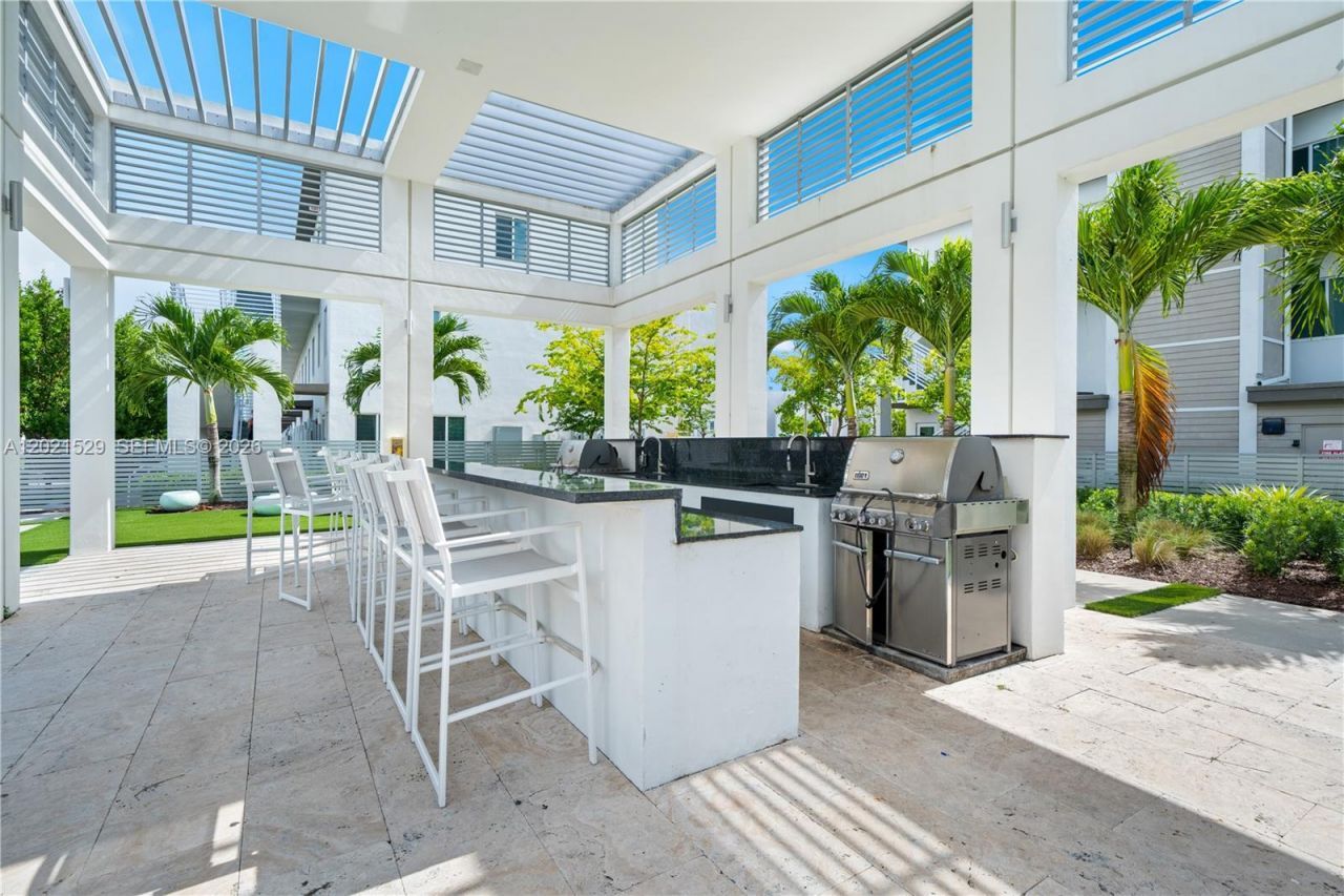 6400 NW 105th Pl , Doral, FL 33178 Photo