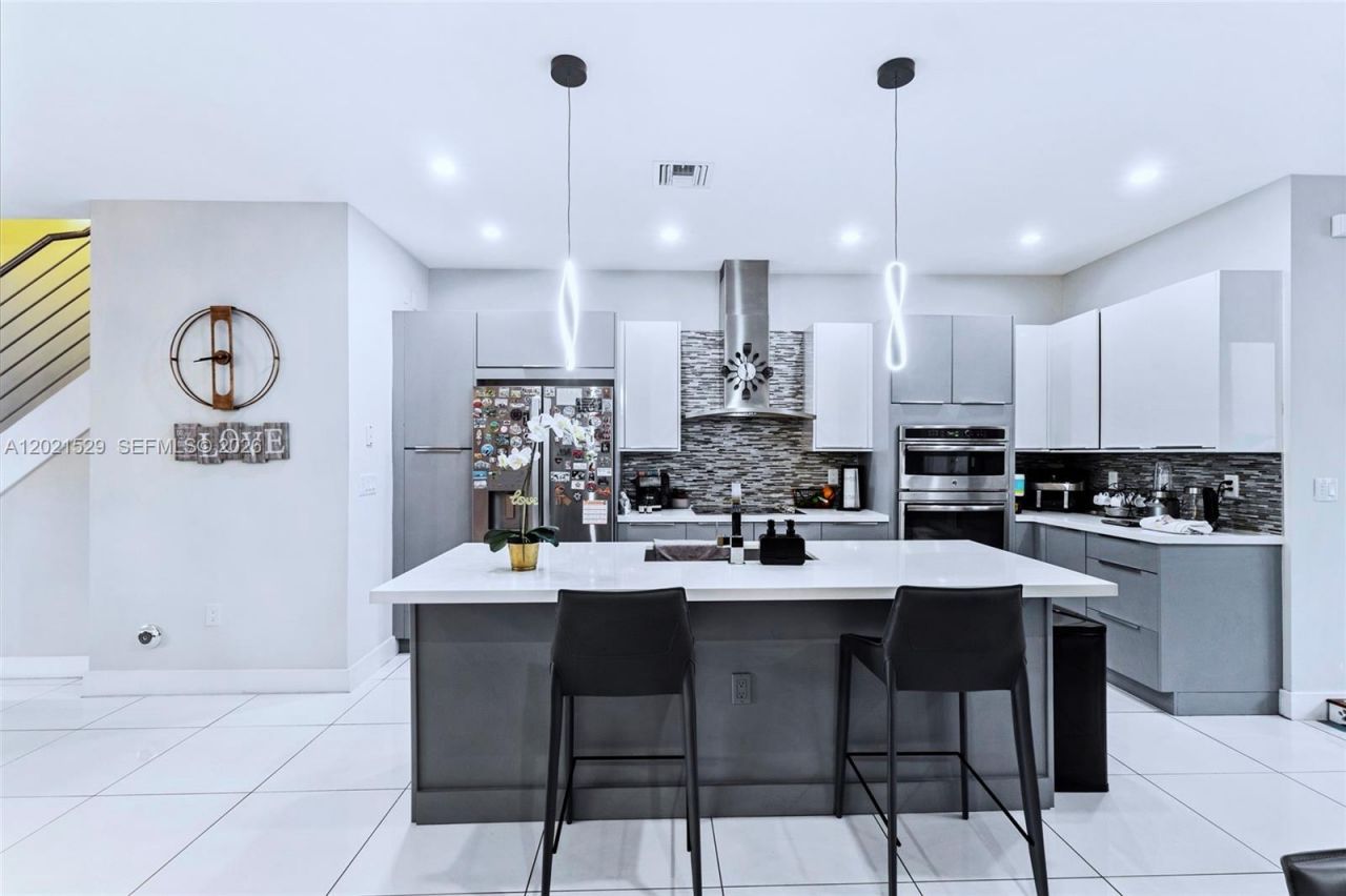6400 NW 105th Pl , Doral, FL 33178 Photo