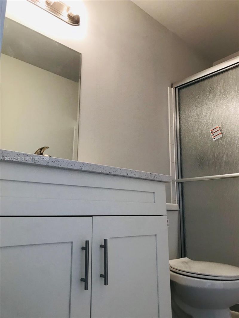 565 NW 100th Pl , Unit 203, Pembroke Pines, FL 33024 Photo