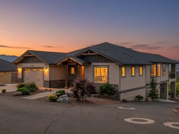 3250 Annapolis Drive, Medford, OR 97504