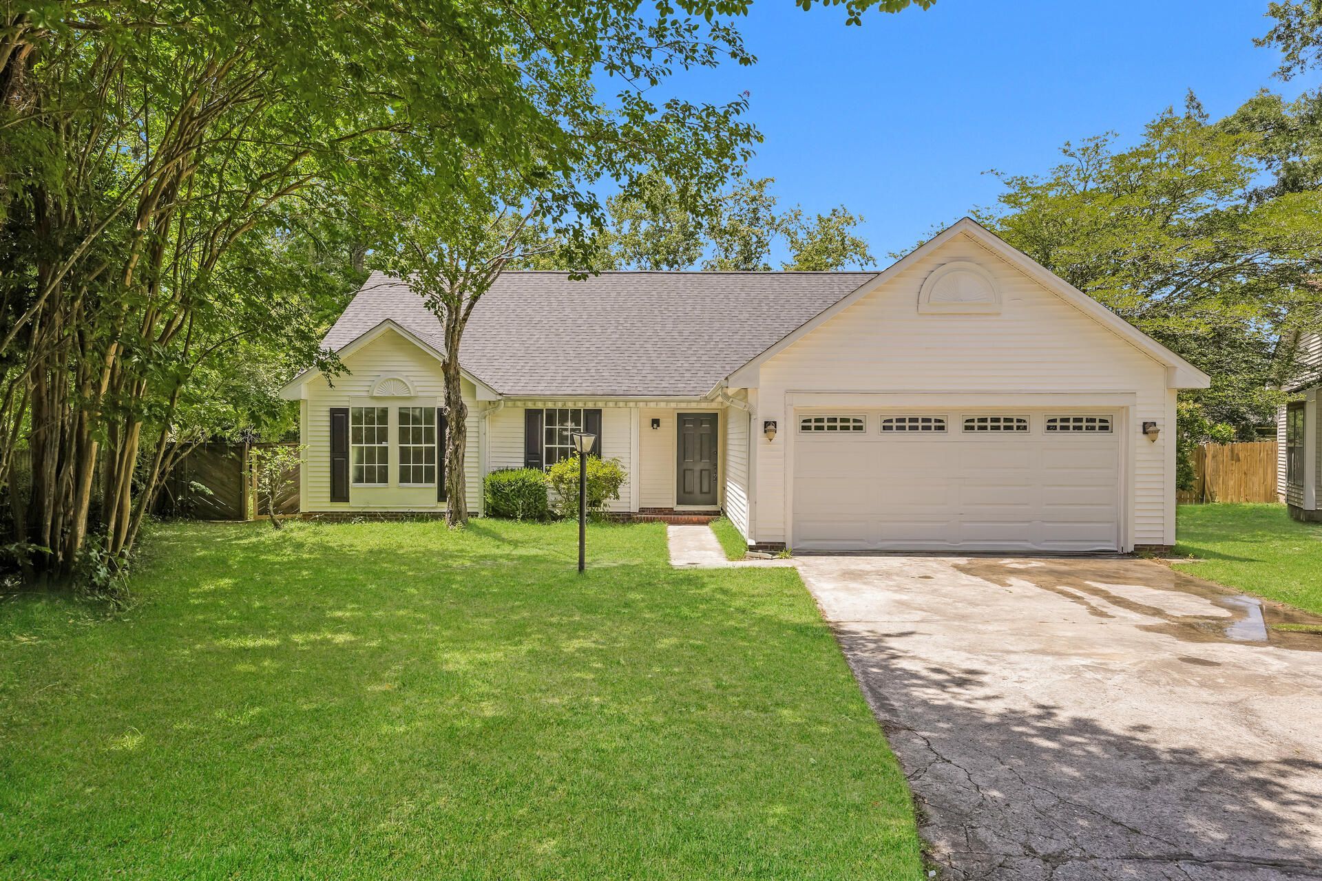 105 Ceaton Court Photo 1