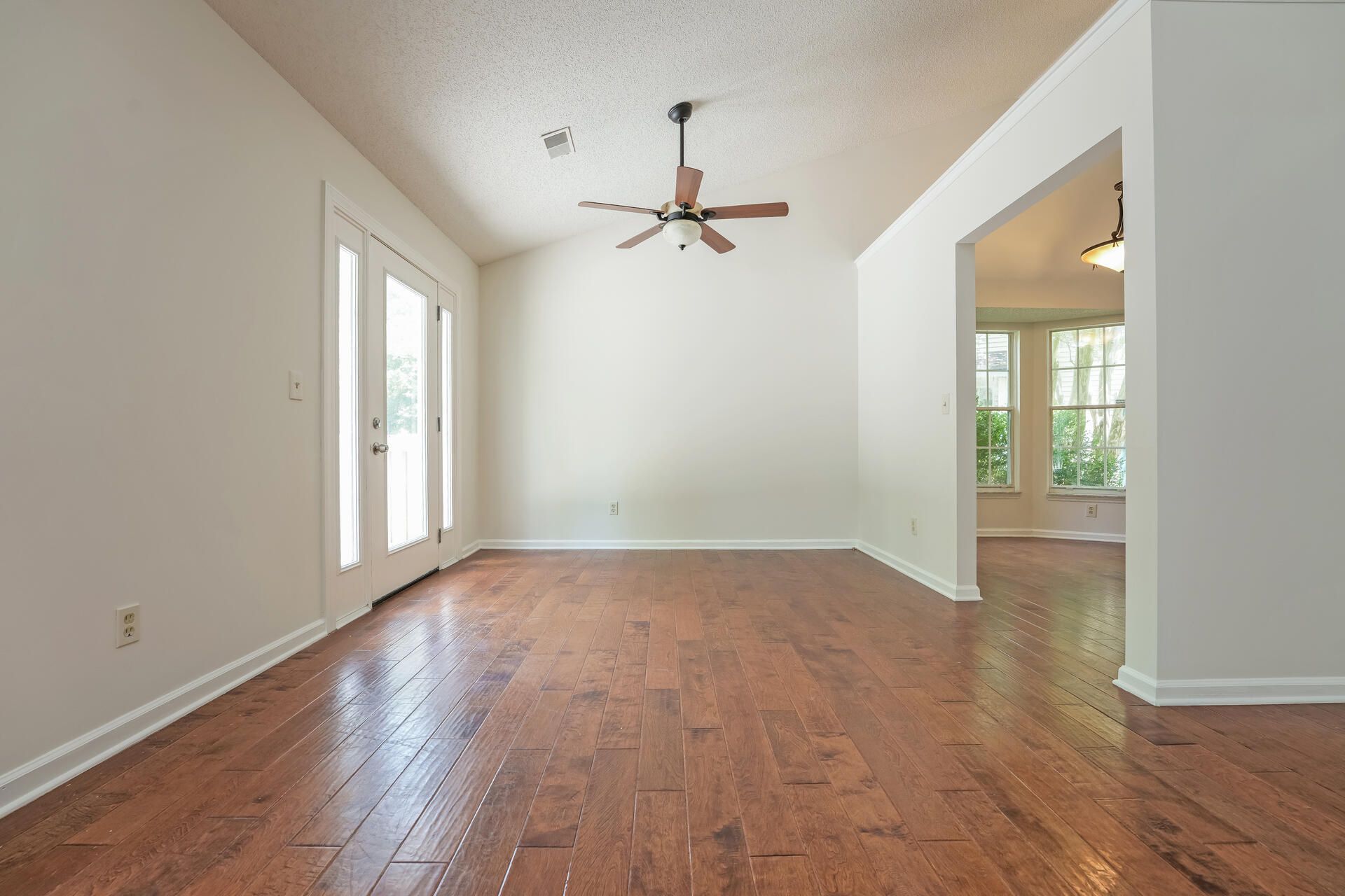105 Ceaton Court Photo 10