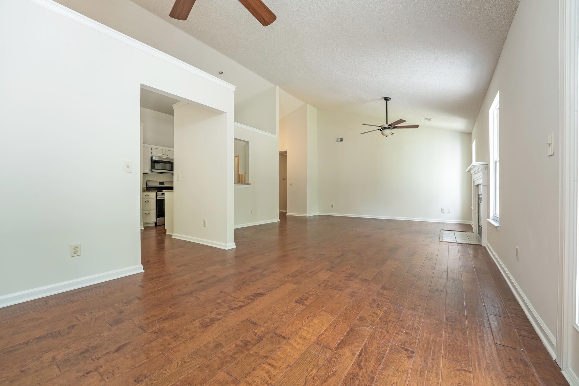 105 Ceaton Court Photo 11