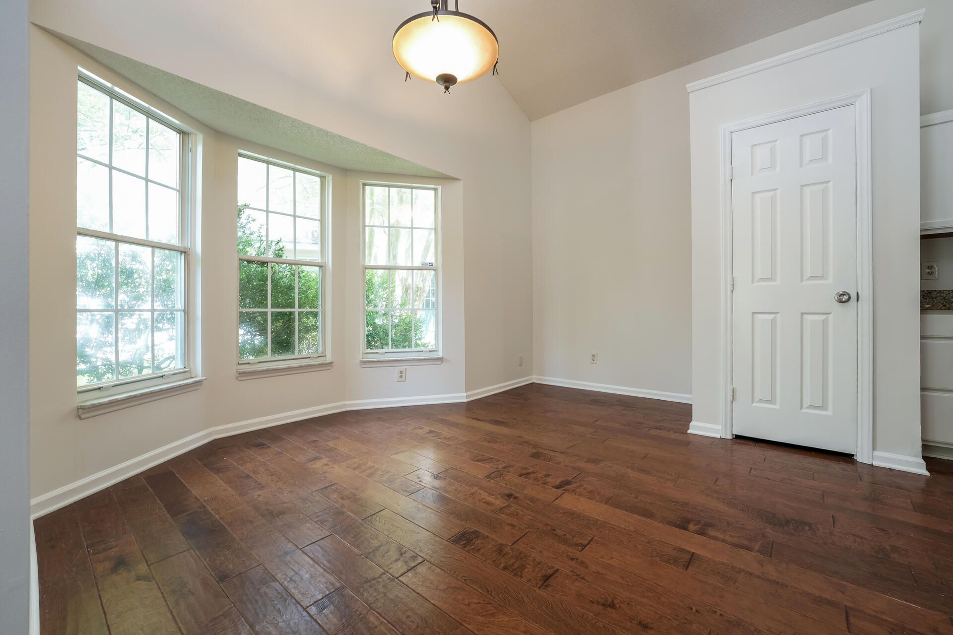 105 Ceaton Court Photo 13