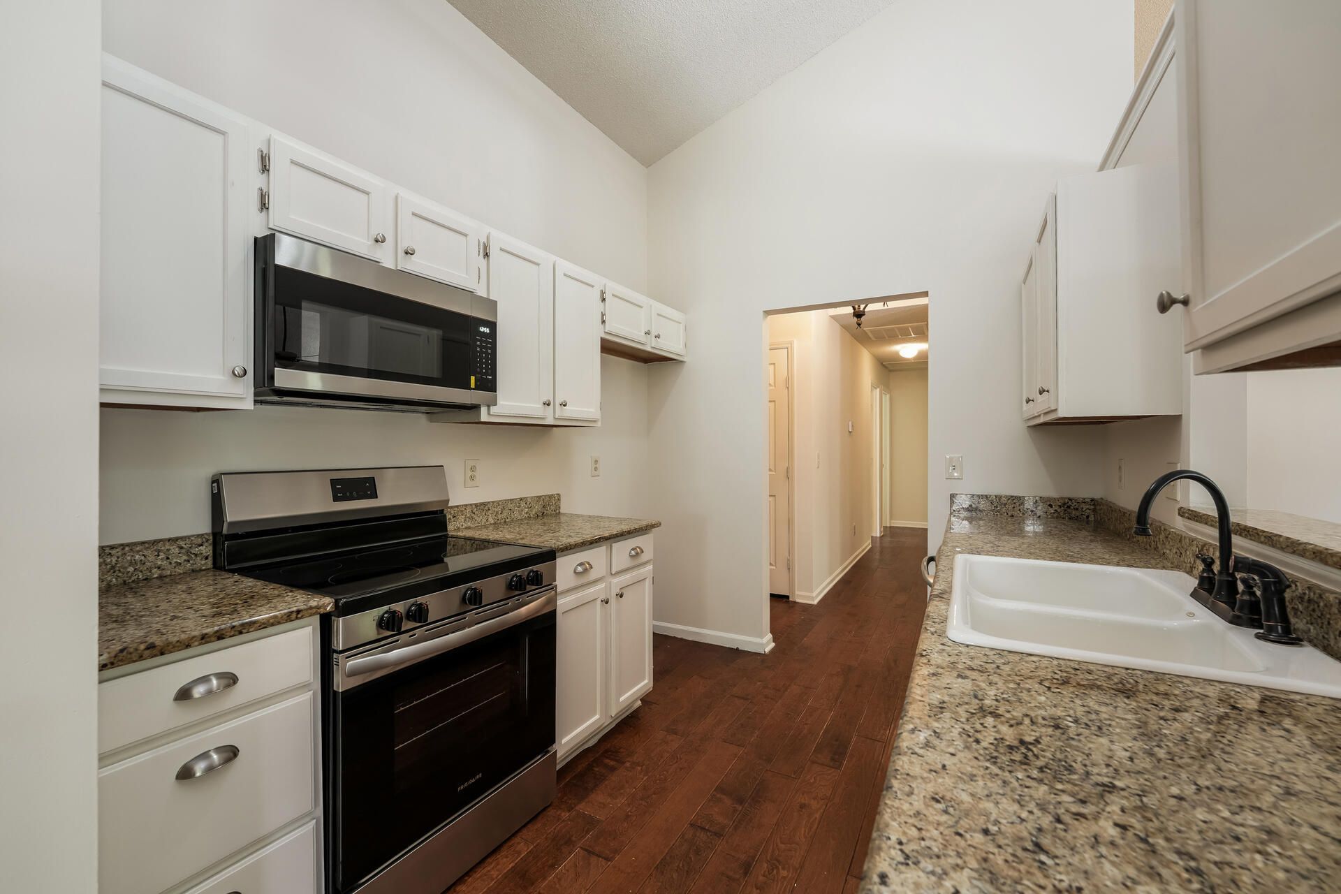 105 Ceaton Court Photo 14