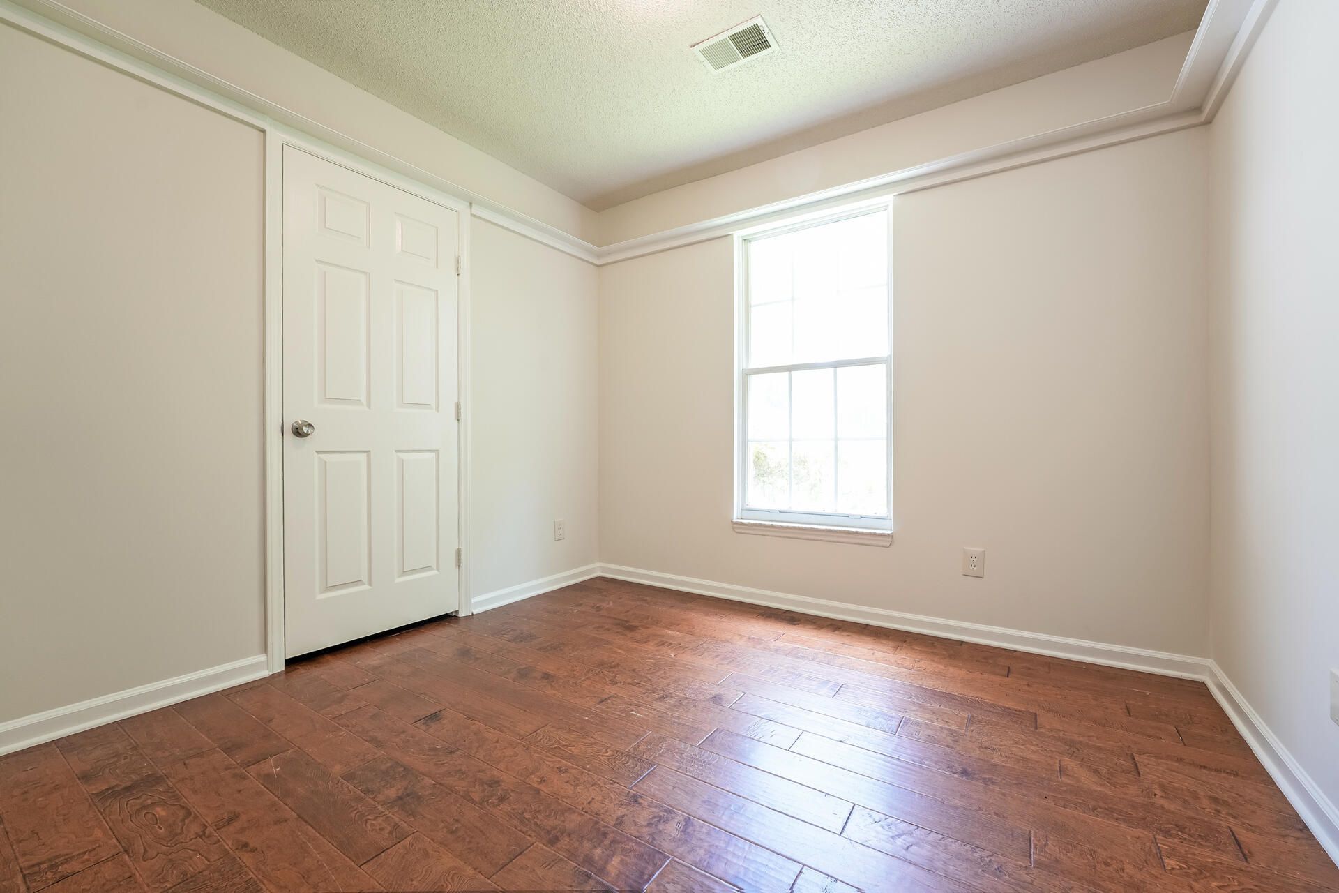 105 Ceaton Court Photo 16