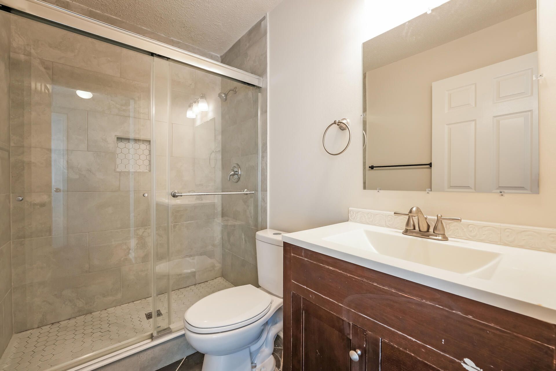 105 Ceaton Court Photo 20