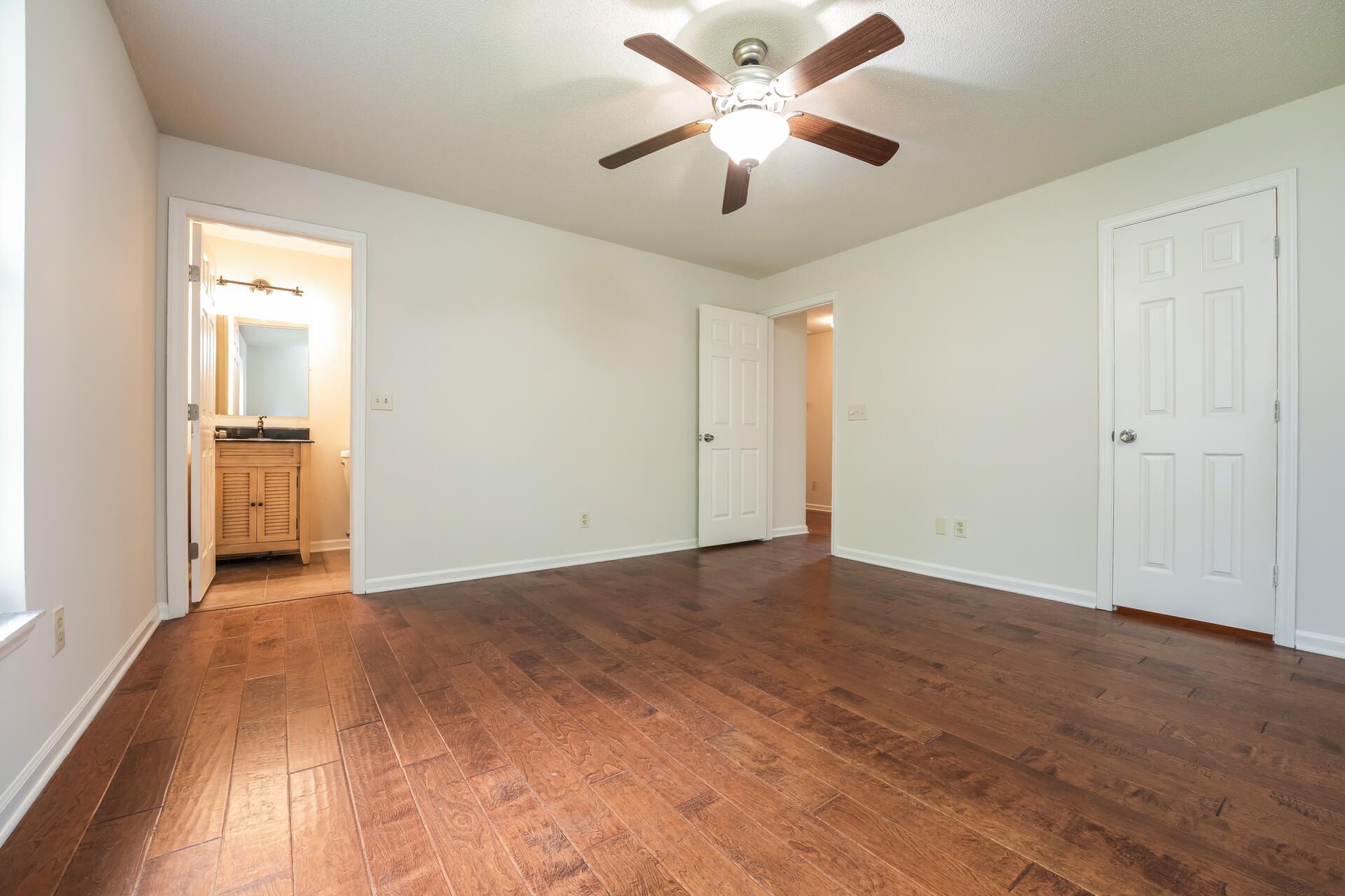 105 Ceaton Court Photo 4